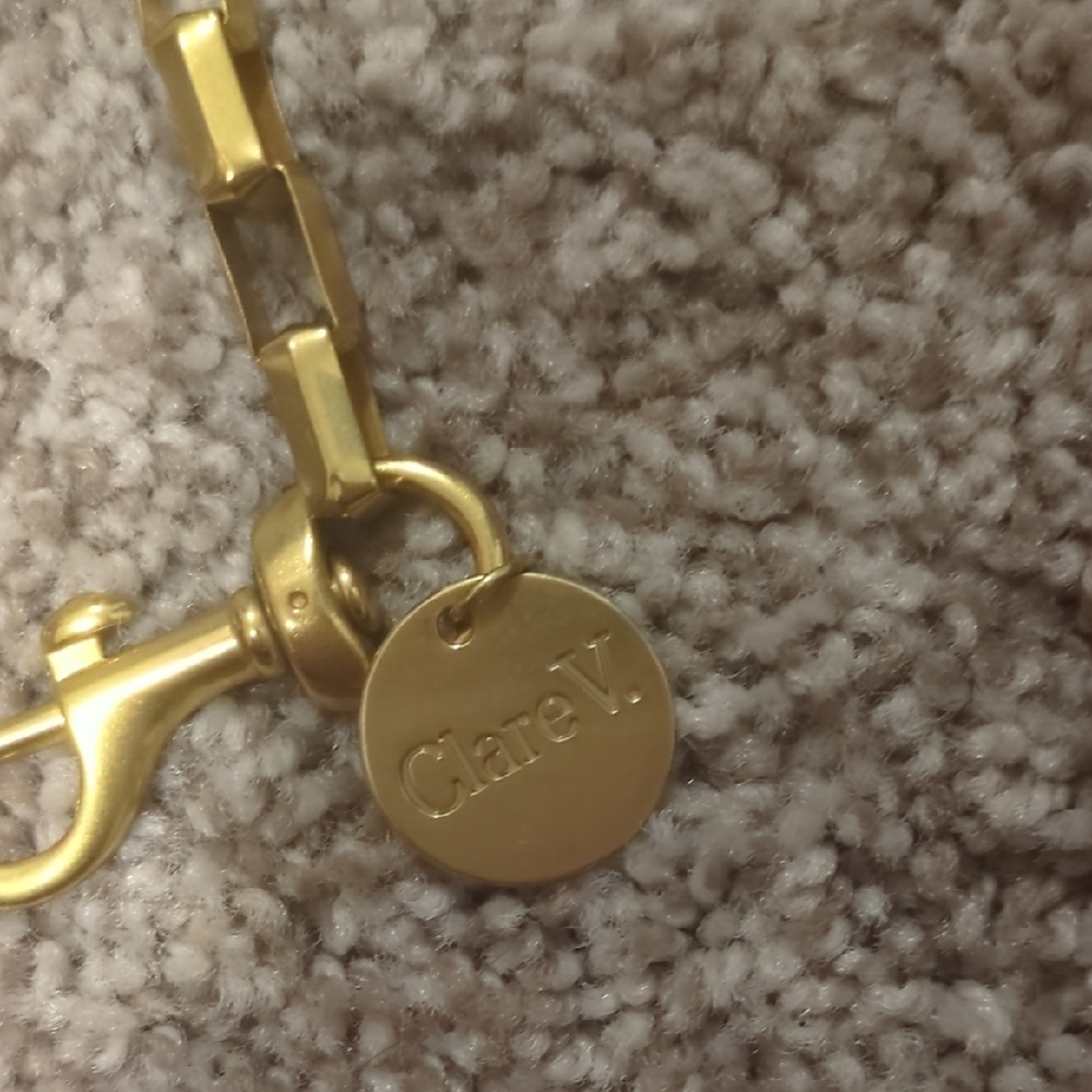 Clare v. Moyen Messenger Petite - Picture 4 of 8